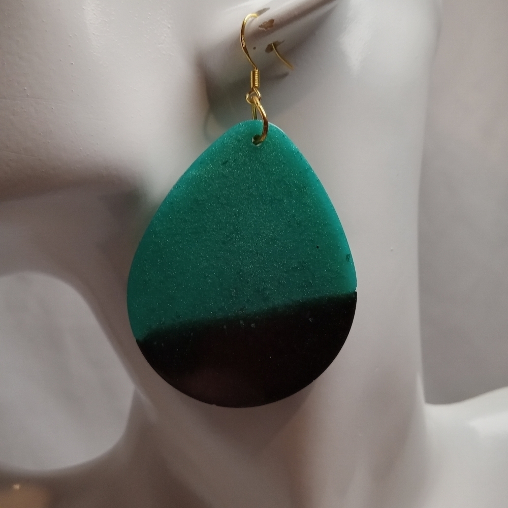 Elegant Green and Black Teardrop Earrings